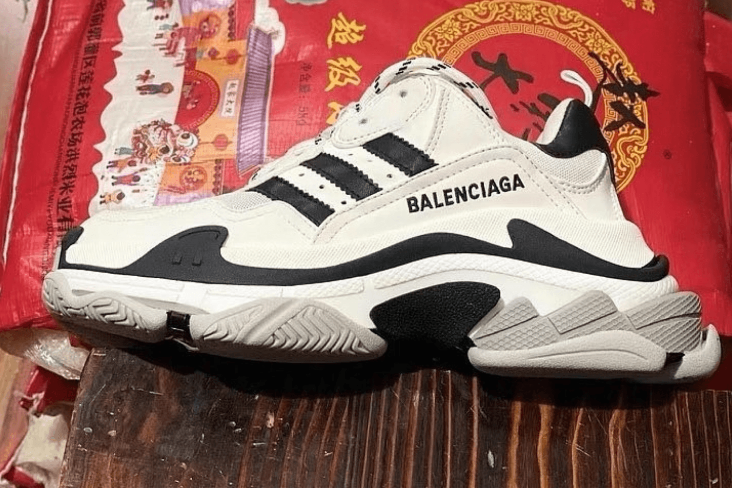 Eerste beelden van de adidas x Balenciaga Triple S zijn verschenen