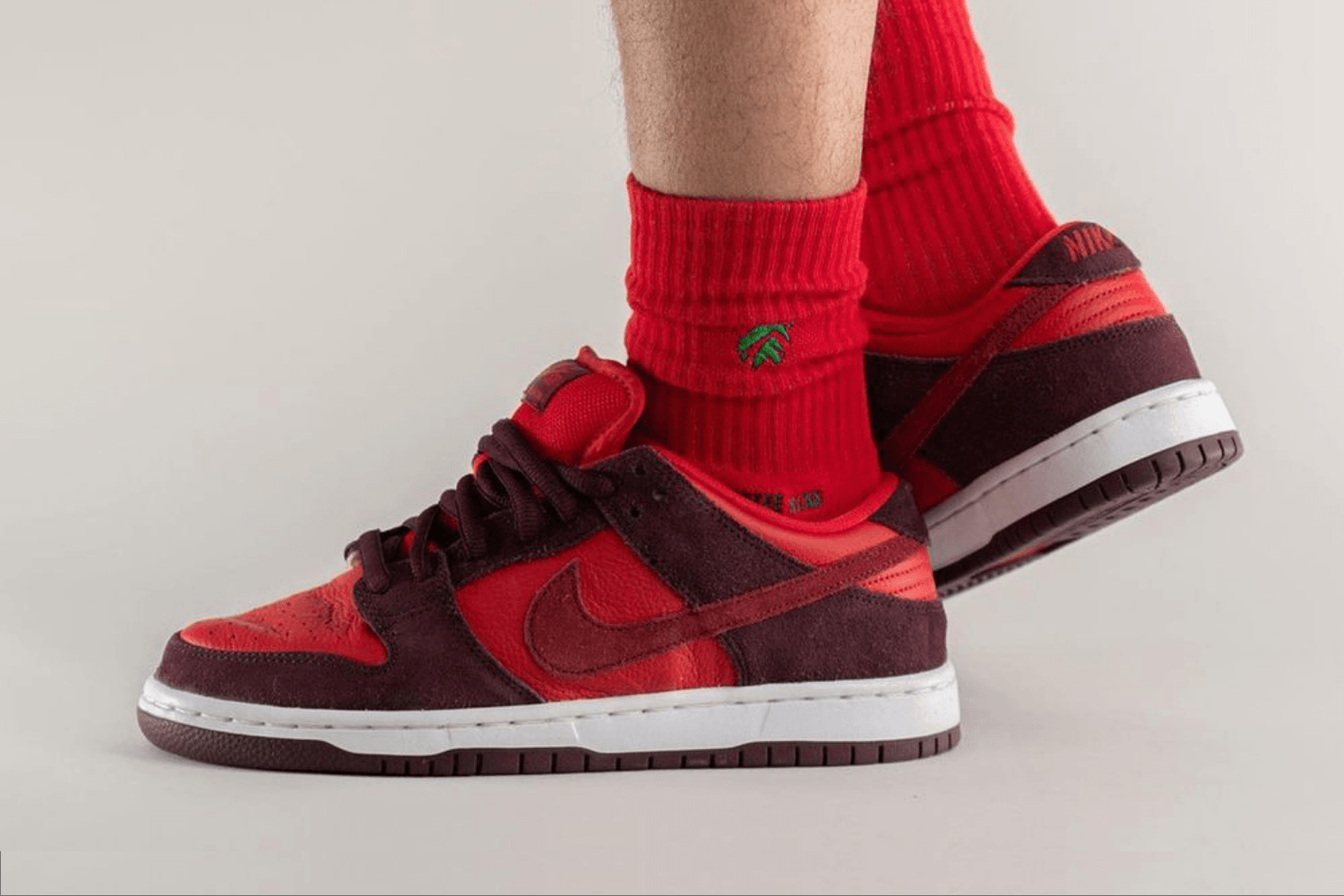 De Nike SB Dunk Low 'Cherry' wordt onderdeel van het Fruity Pack