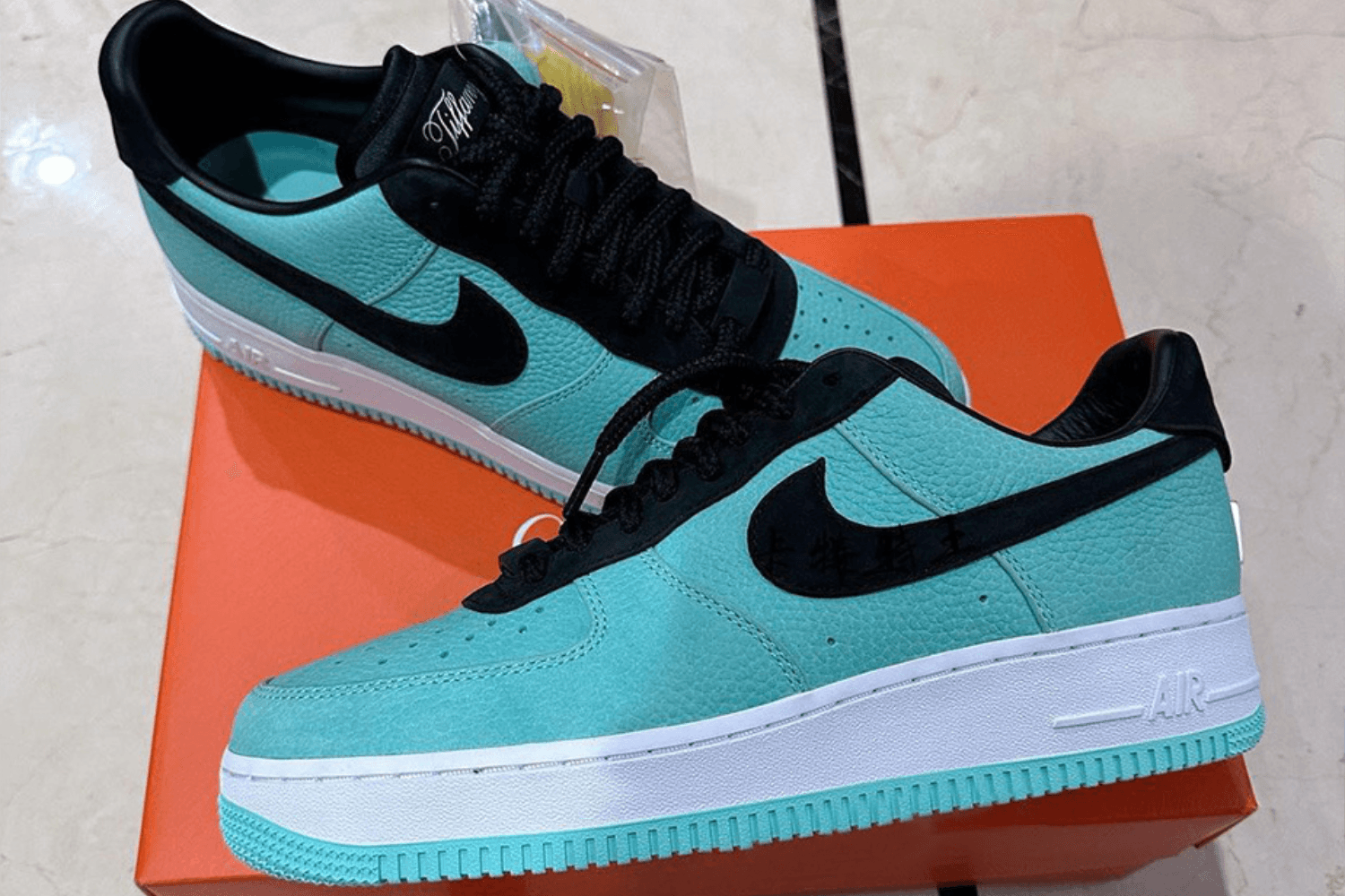 Tiffany & Co. x Nike Air Force 1 Low 1837 sample onthuld