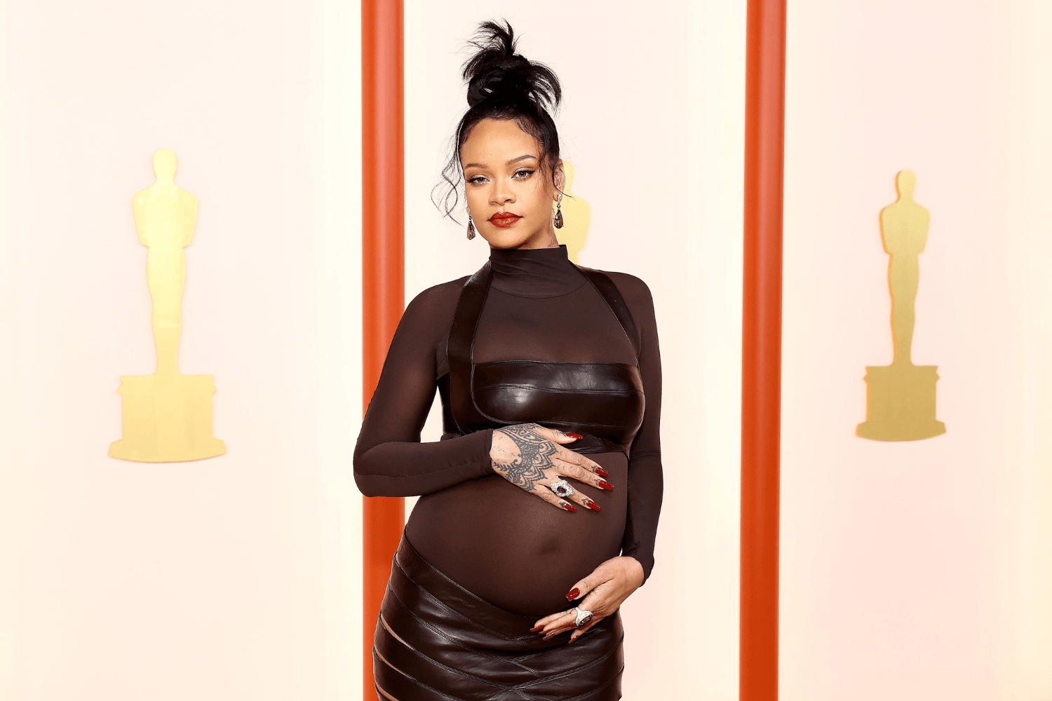 Opvallende looks en Rihanna&#8217;s babybump tijdens de Oscars 2023 – recap