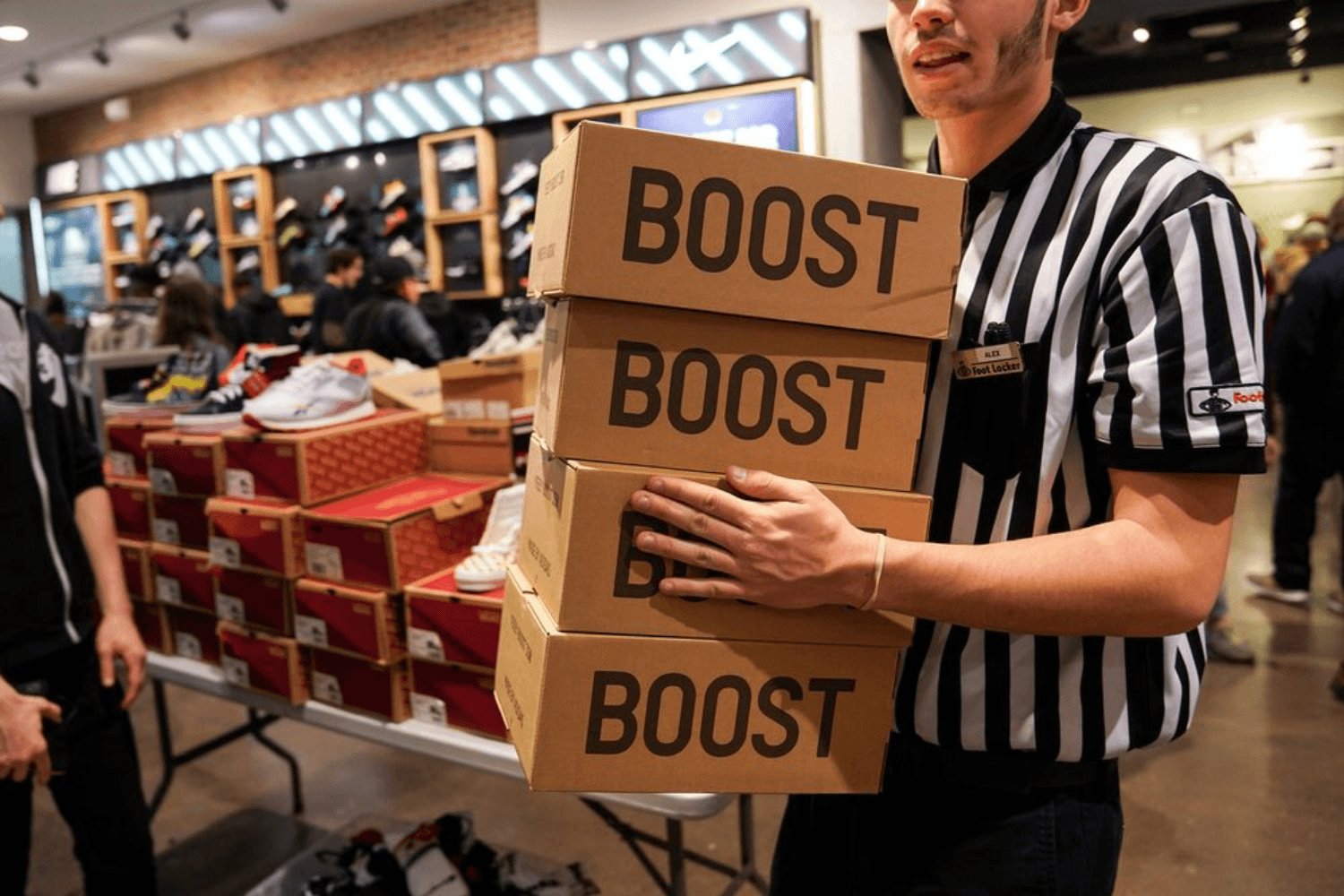 adidas YZY Footwear keert terug bij retailers