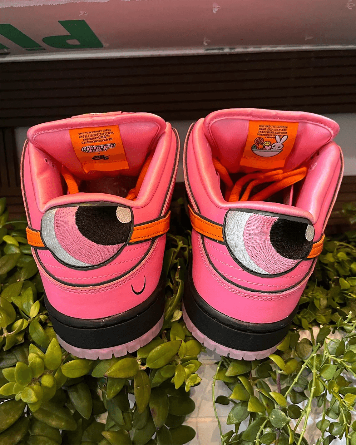 The Powerpuff Girls' x Nike SB Dunk Low ‘Blossom’ achterkant