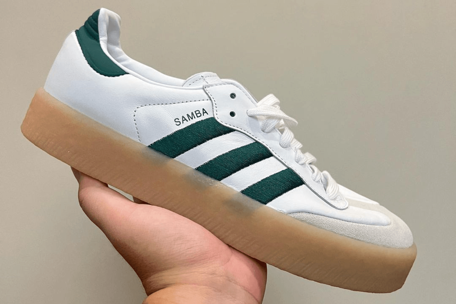 Eerste beelden van de adidas Samba XLG 'White/Green'