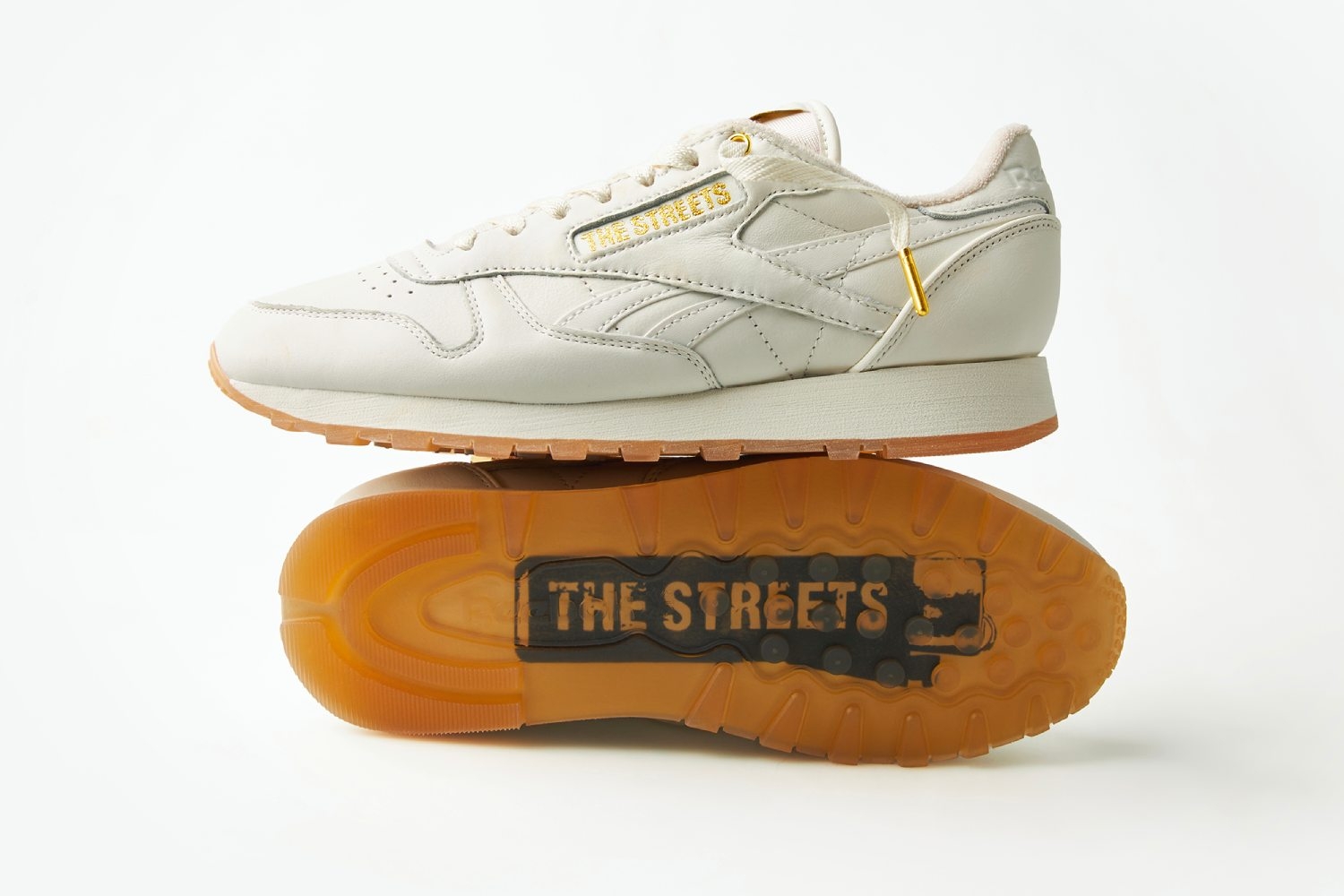 END. onthult het Reebok x The Streets Classic Leather pack