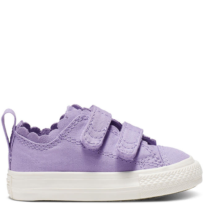 Chuck Taylor All Star 2V Frilly Thrills Canvas Low Top 764370C